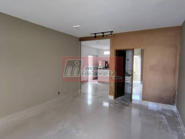 #0081 - Casa para Locação em Montes Claros - MG - 2