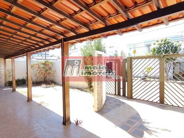 #0082 - Casa para Venda em Montes Claros - MG - 2